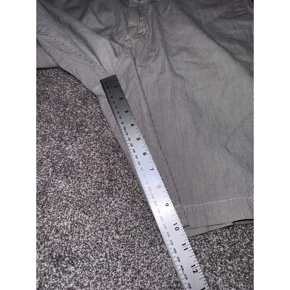 Banana Republic Men's Black & White/Grey Pinstriped Chino Shorts‎ Size - Size 34